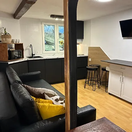 Gold Apartment *