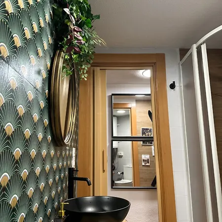 Gold Apartment *