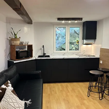 Gold Apartment *